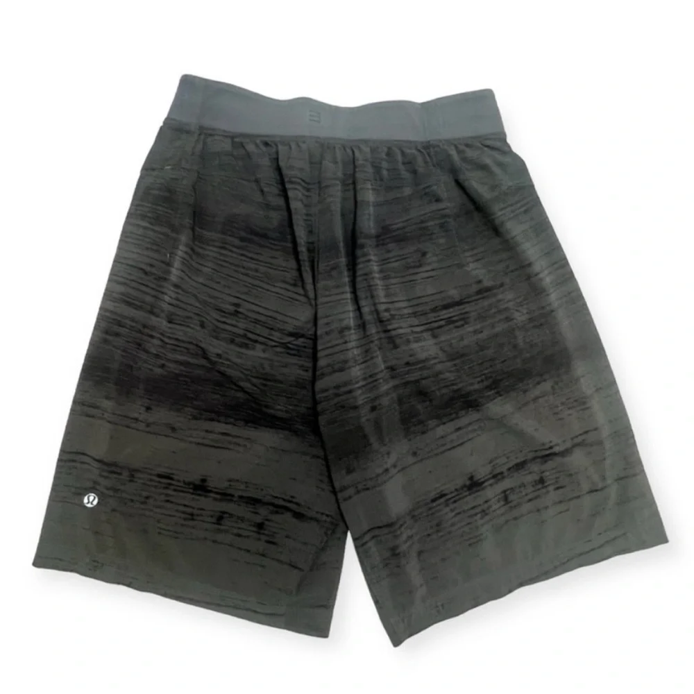 Lululemon T.H.E. Linerless Gray/ Black Stripped Size M